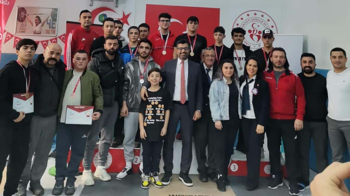 Halterde Takım Hâlinde İstanbul Şampiyonu Olduk